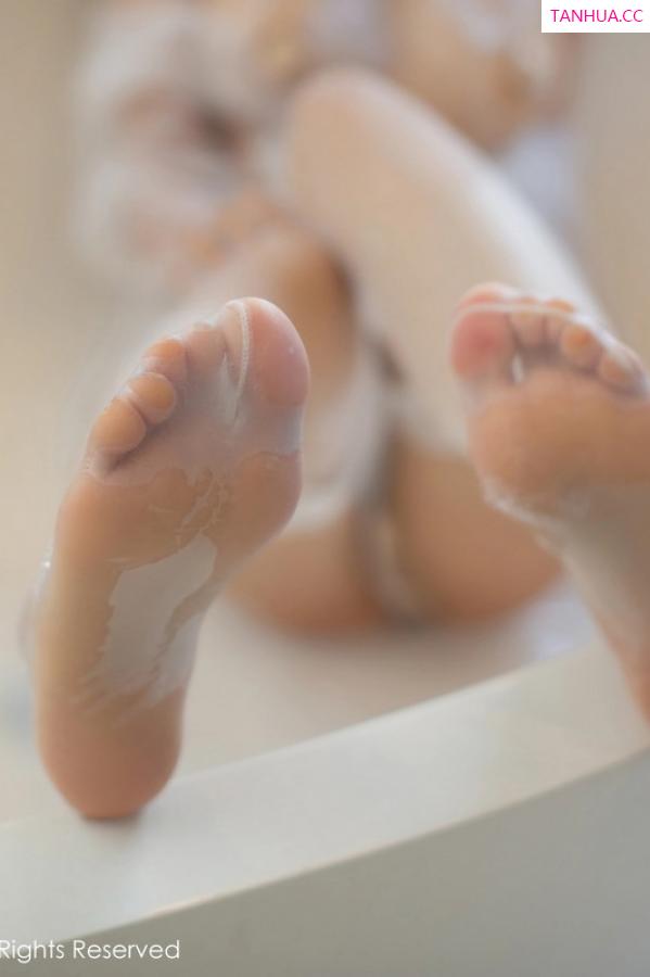 綺裡嘉 绮里嘉 [XiuRen]高清写真图 2023.09.28 No.7456 绮里嘉ula 婚纱美腿第58张图片
